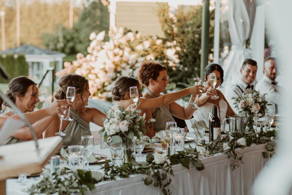 Reasons why you should have a photographer at your wedding reception