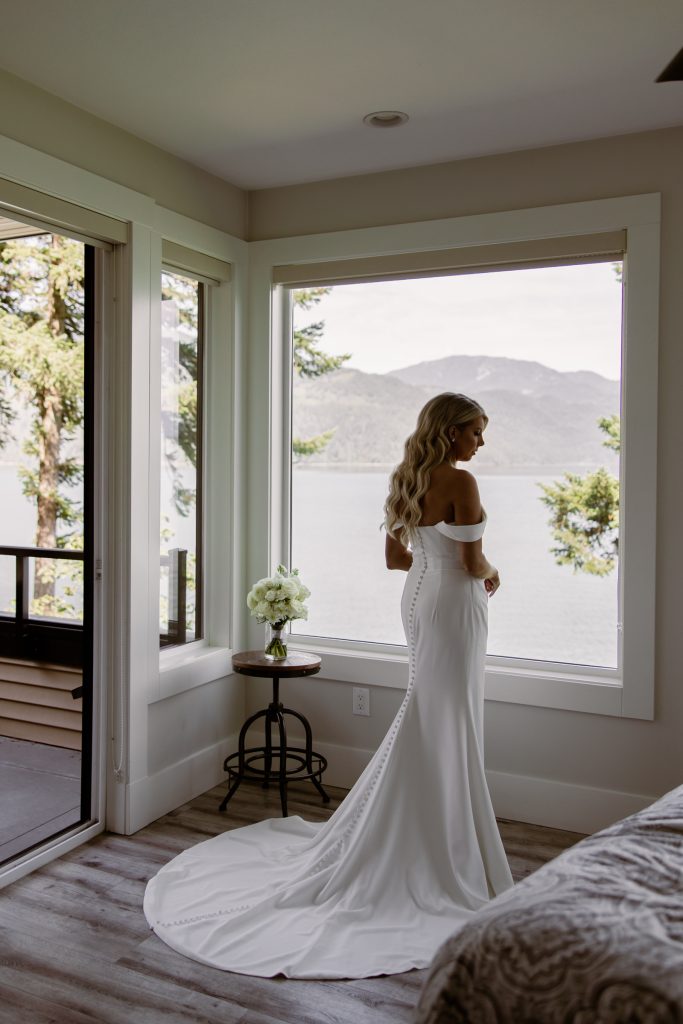 Helicopter elopement at the top of the mountain peeks over the fraser valley. Helicopter flight with Sky helicopters. wedding at the lodge on harrison with kate paterson photography