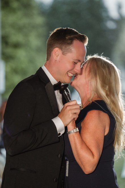 Groom and mom dance at an Abbotsford summer wedding
