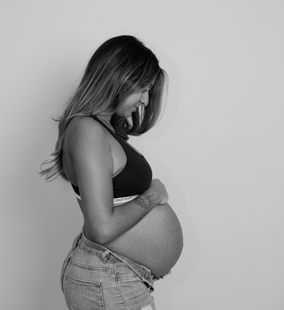 Maternity portrait in Kate Paterson's Abbotsford studio